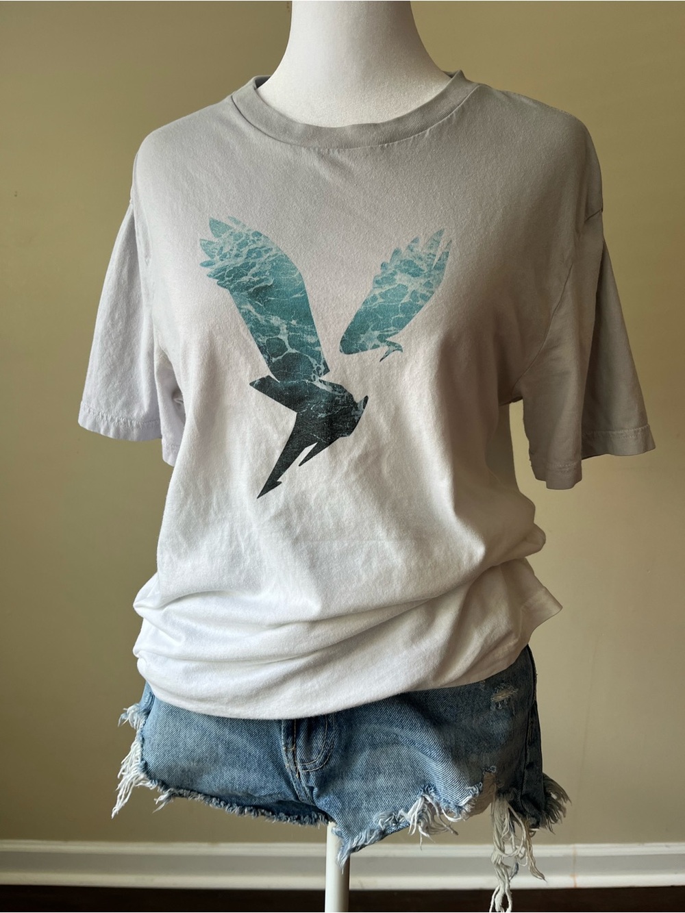American Eagle graphic tee